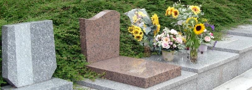 Monument cinéraire en granit (photo Marbrerie Franzi)
