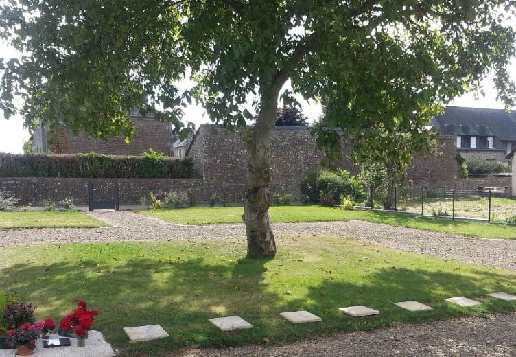 cimetière urne enterrée