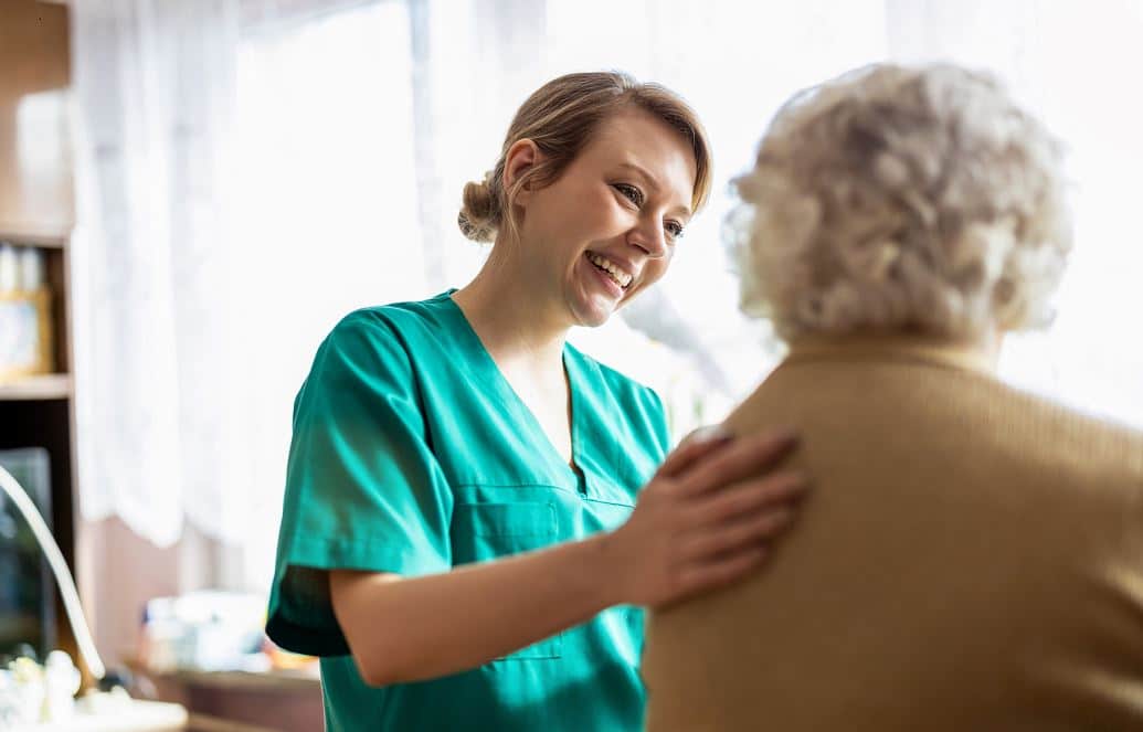 Aide à Domicile Avec Une Personne Agée