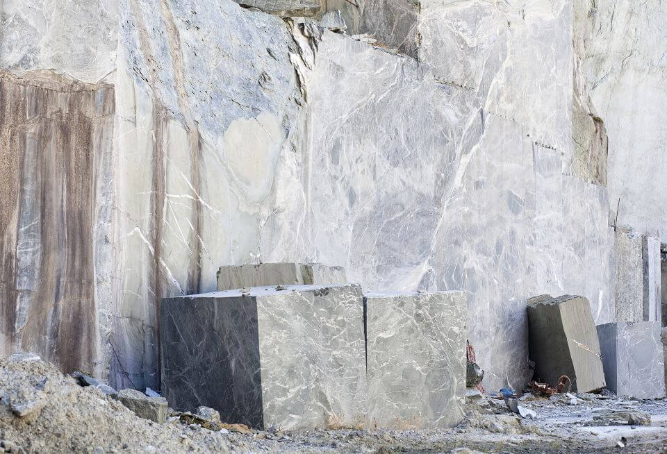 Carrière De Granit Exploitée Pour La Fabrication De Monuments Funéraires